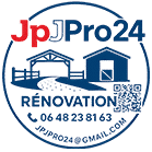 Logo circulaire JR Pro24 pour rénovation extérieure et intérieure, illustrant une maison, une grange et des arbres. Services pro 24/7.